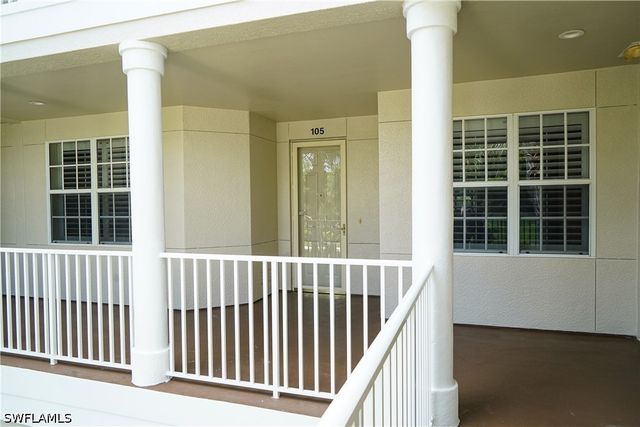 4853 Hampshire CT 105, Naples, FL 34112