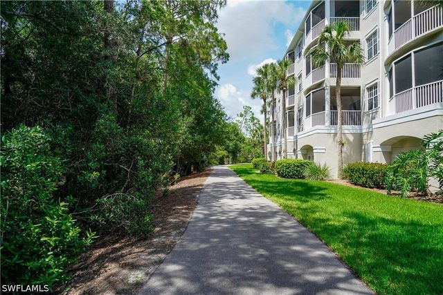 4853 Hampshire CT 105, Naples, FL 34112