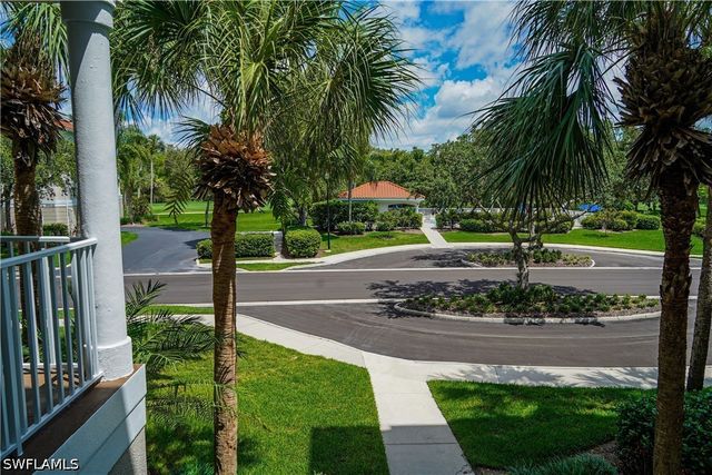 4853 Hampshire CT 105, Naples, FL 34112