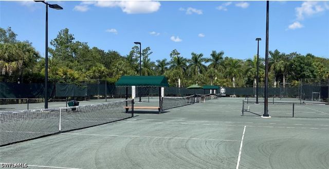 4853 Hampshire CT 105, Naples, FL 34112