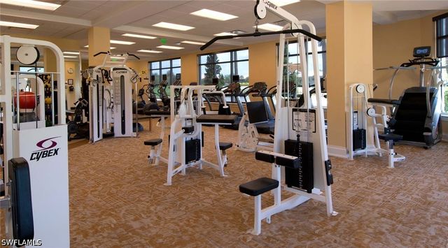 4853 Hampshire CT 105, Naples, FL 34112
