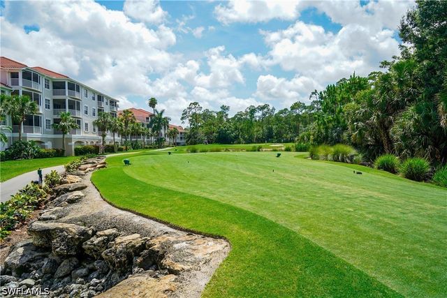 4853 Hampshire CT 105, Naples, FL 34112