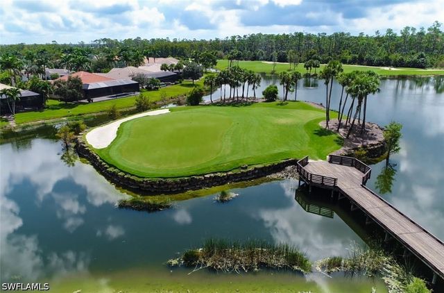 4853 Hampshire CT 105, Naples, FL 34112