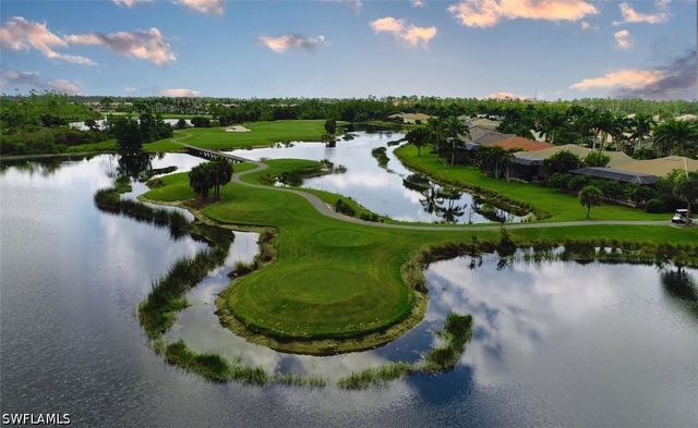4853 Hampshire CT 105, Naples, FL 34112