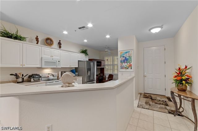4853 Hampshire CT 105, Naples, FL 34112