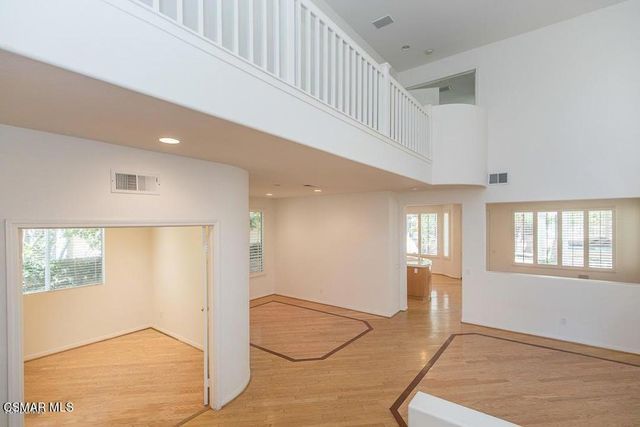 3035 Hollycrest Avenue, Thousand Oaks, CA 91362