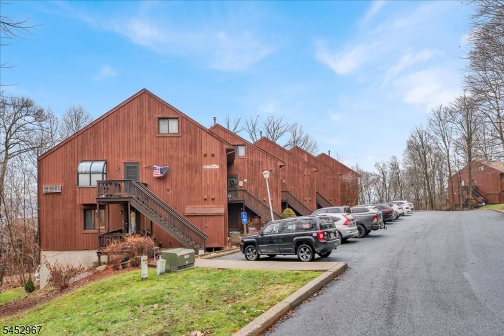 1 Purgatory Ct 9, Vernon Twp., NJ 07462 — photo 2