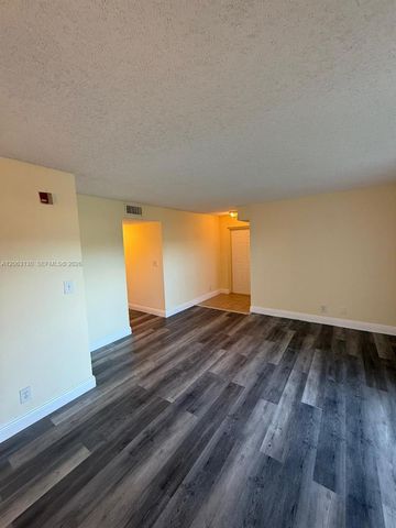 7650 Westwood Dr 509, Tamarac, FL 33321