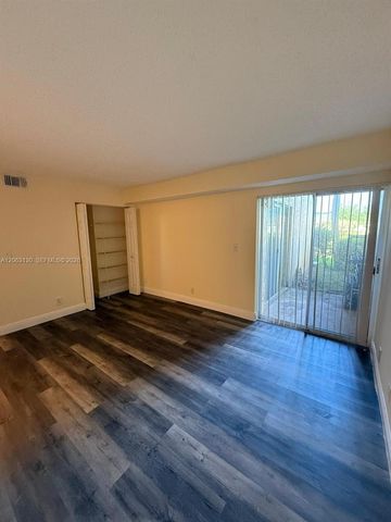 7650 Westwood Dr 509, Tamarac, FL 33321