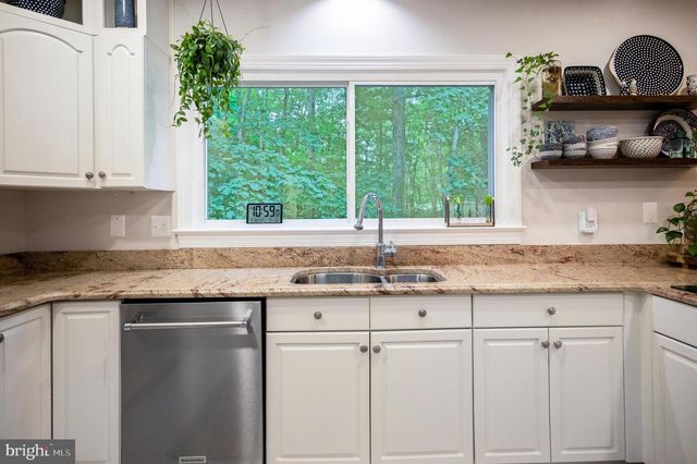 2 ENGLISH HILLS DR, Fredericksburg, VA 22406