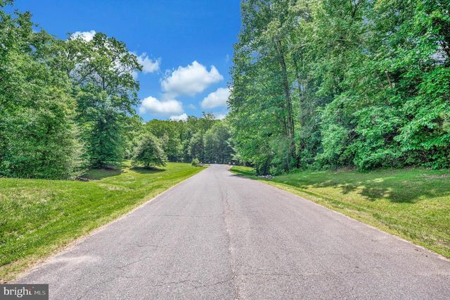 2 ENGLISH HILLS DR, Fredericksburg, VA 22406