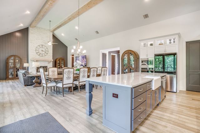 560 Prairie Timber Road, Burleson, TX 76028