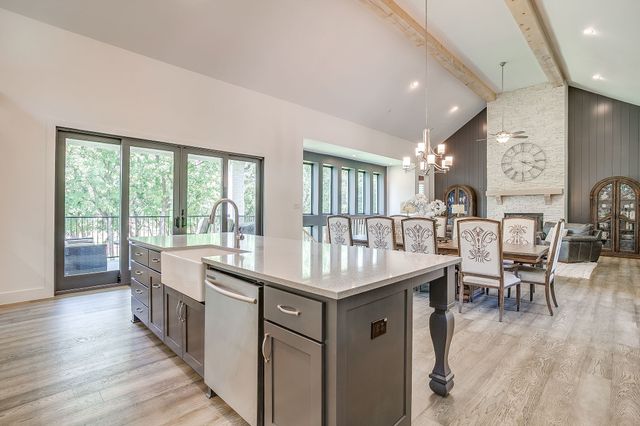 560 Prairie Timber Road, Burleson, TX 76028