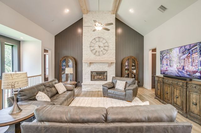 560 Prairie Timber Road, Burleson, TX 76028