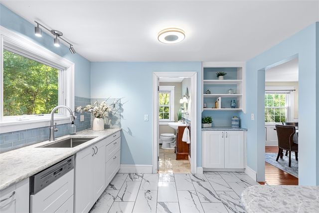 18 Massasoit Avenue, Barrington, RI 02806