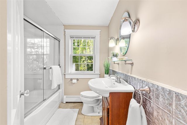 18 Massasoit Avenue, Barrington, RI 02806
