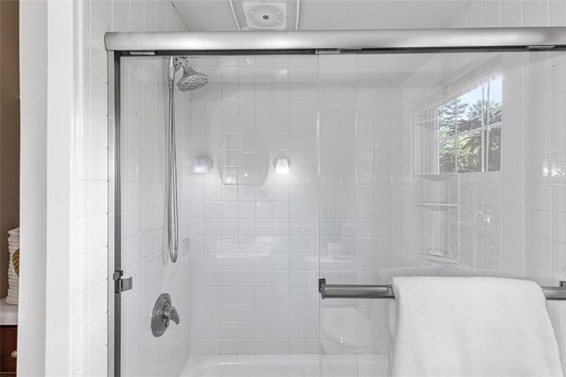 18 Massasoit Avenue, Barrington, RI 02806