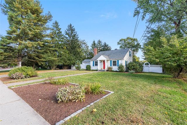 18 Massasoit Avenue, Barrington, RI 02806