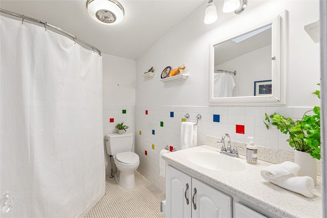 18 Massasoit Avenue, Barrington, RI 02806