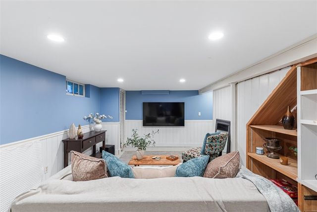 18 Massasoit Avenue, Barrington, RI 02806