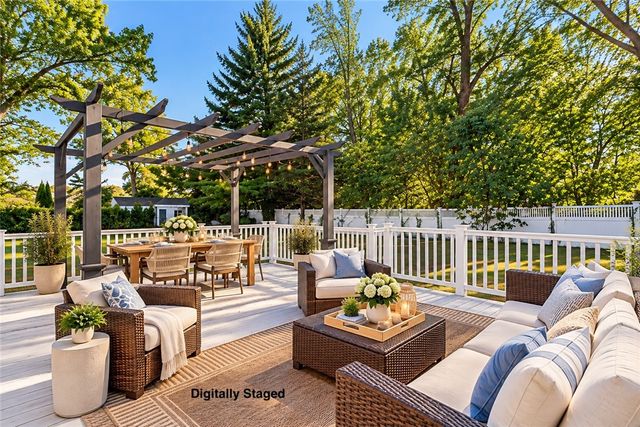 18 Massasoit Avenue, Barrington, RI 02806