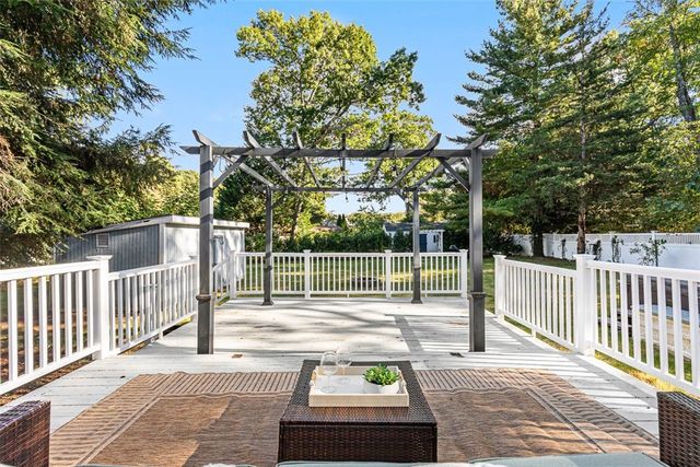 18 Massasoit Avenue, Barrington, RI 02806