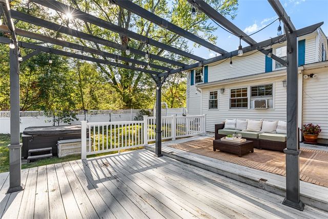 18 Massasoit Avenue, Barrington, RI 02806