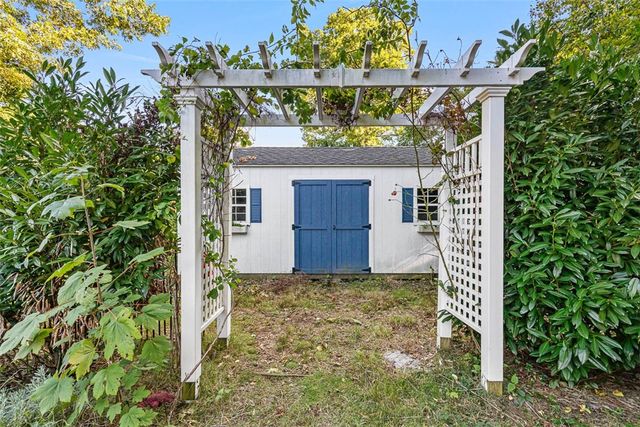 18 Massasoit Avenue, Barrington, RI 02806