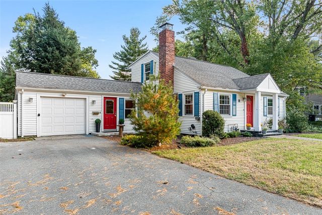 18 Massasoit Avenue, Barrington, RI 02806