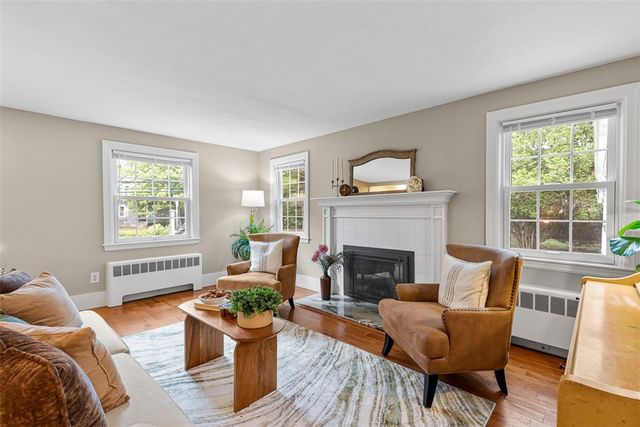 18 Massasoit Avenue, Barrington, RI 02806