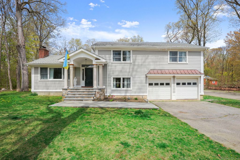 24 Appletree Lane, Norwalk, CT 06850