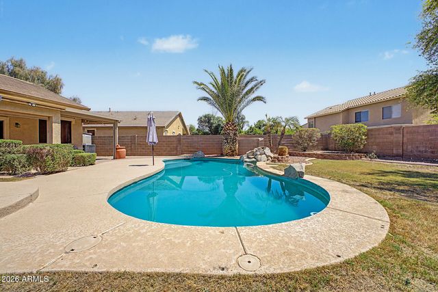 4365 E CHERRY HILLS Drive, Chandler, AZ 85249