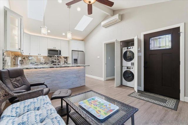 3634 Crown Point Dr, San Diego, CA 92109