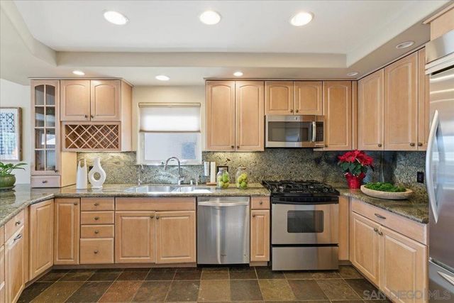 3634 Crown Point Dr, San Diego, CA 92109