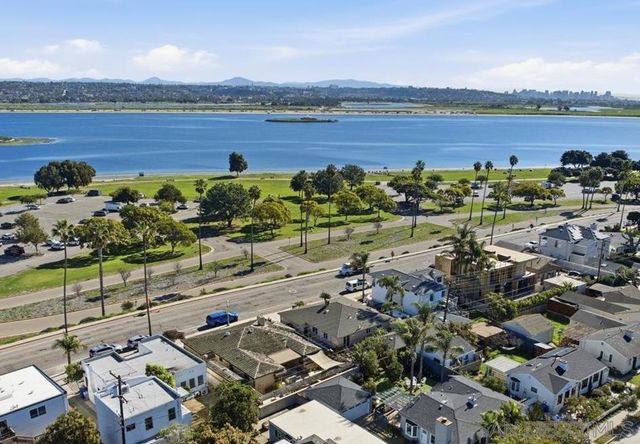 3634 Crown Point Dr, San Diego, CA 92109