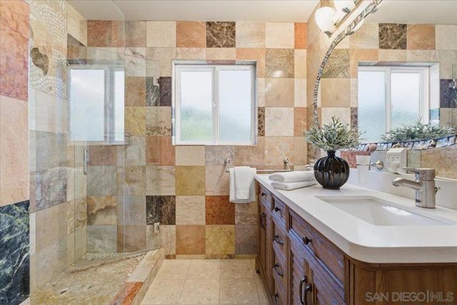 3634 Crown Point Dr, San Diego, CA 92109