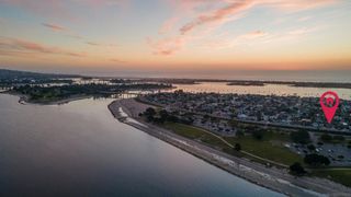 3634 Crown Point Dr, San Diego, CA 92109