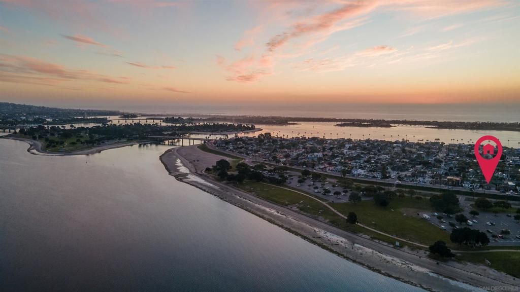 3634 Crown Point Dr, San Diego, CA 92109