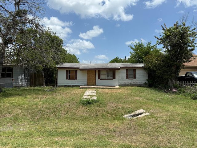 207 W TOWNES ST, Manor, TX 78653