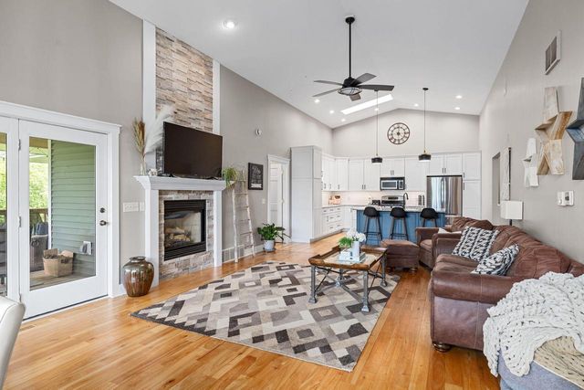 N2067 County Road F, La Crosse, WI 54601