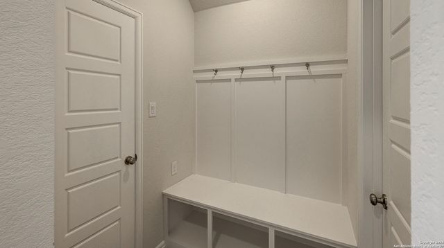 1560 Alsatian Avenue, San Antonio, TX 78253