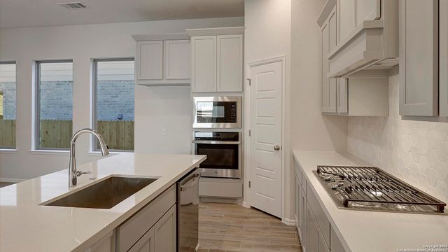 1560 Alsatian Avenue, San Antonio, TX 78253