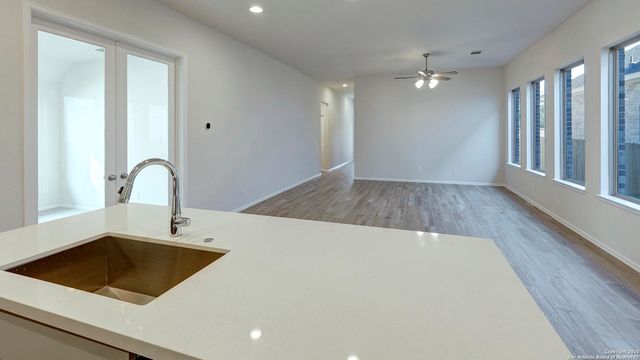 1560 Alsatian Avenue, San Antonio, TX 78253