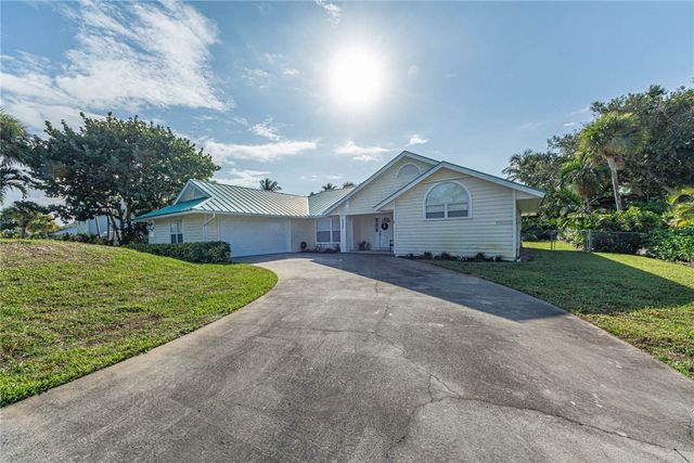 2225 Silver Sands Court, Vero Beach, FL 32963