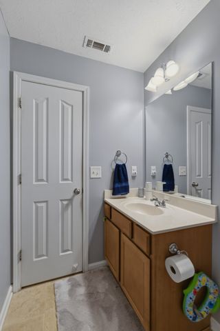 335 Sarna Dr, La Vergne, TN 37086