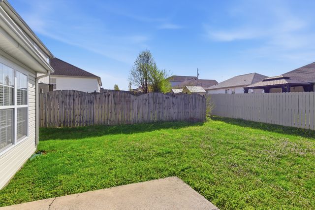 335 Sarna Dr, La Vergne, TN 37086