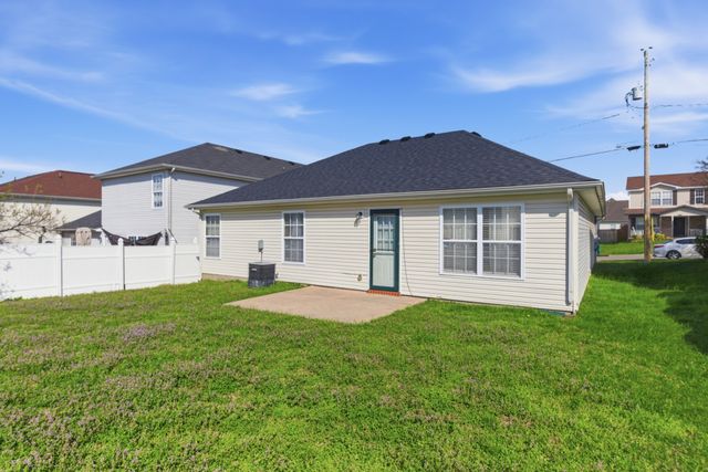 335 Sarna Dr, La Vergne, TN 37086