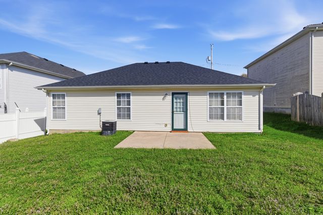 335 Sarna Dr, La Vergne, TN 37086