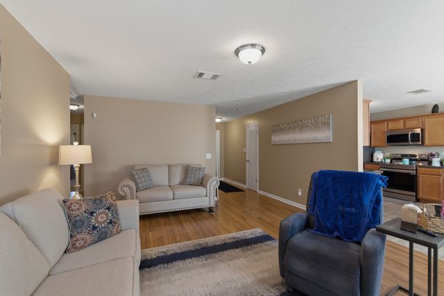 335 Sarna Dr, La Vergne, TN 37086