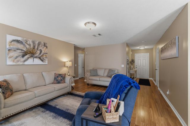 335 Sarna Dr, La Vergne, TN 37086